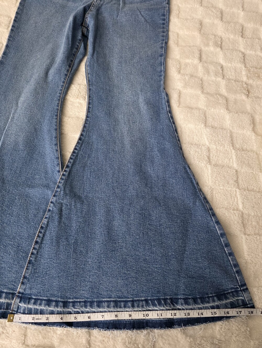 WILD FABLE HIGHEST RISE EXTREME FLARE MEDIUM WASH DENIM JEANS SIZE 6 NWT - Picture 3 of 8